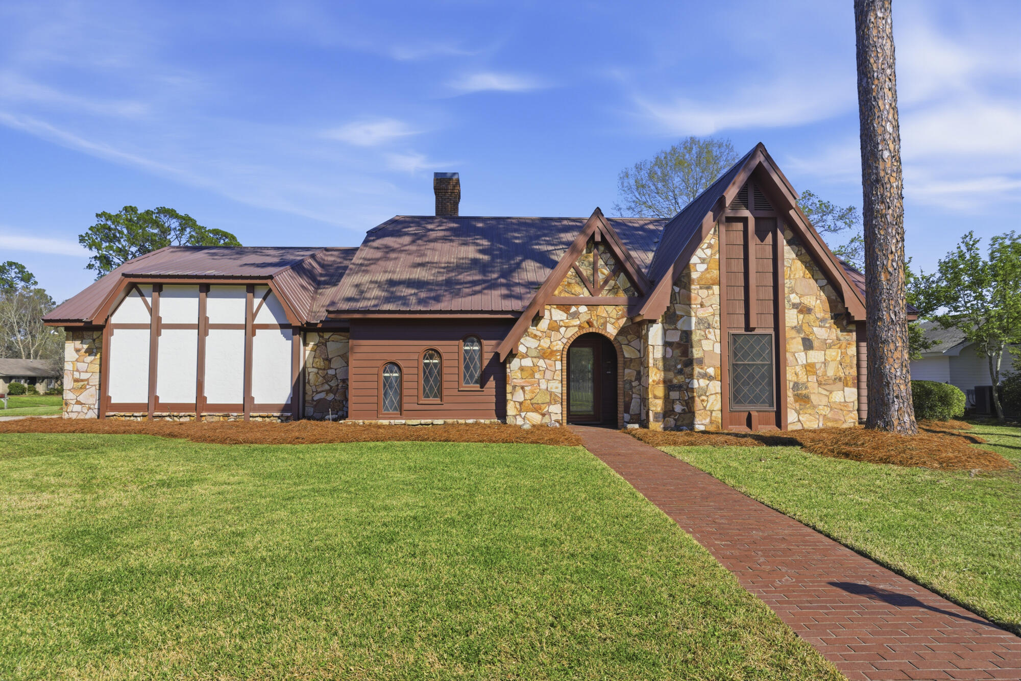 200 Greenwood Pl Hattiesburg, MS 39402