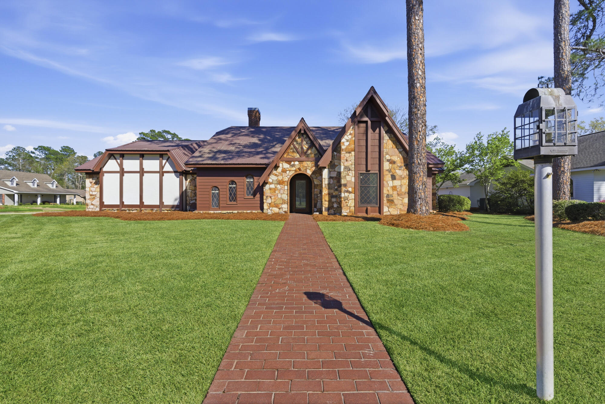 200 Greenwood Pl Hattiesburg, MS 39402