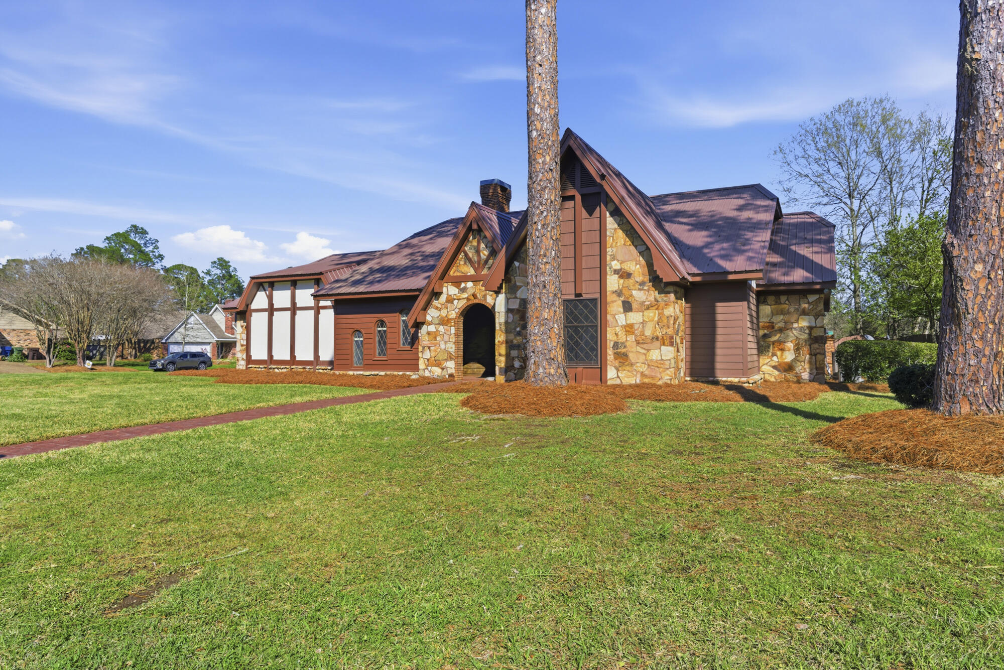 200 Greenwood Pl Hattiesburg, MS 39402