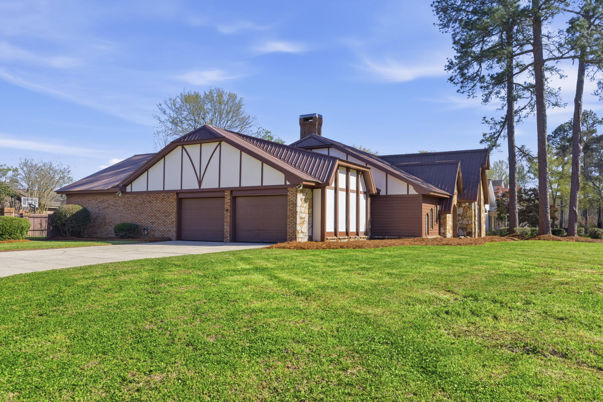 200 Greenwood Pl Hattiesburg, MS 39402