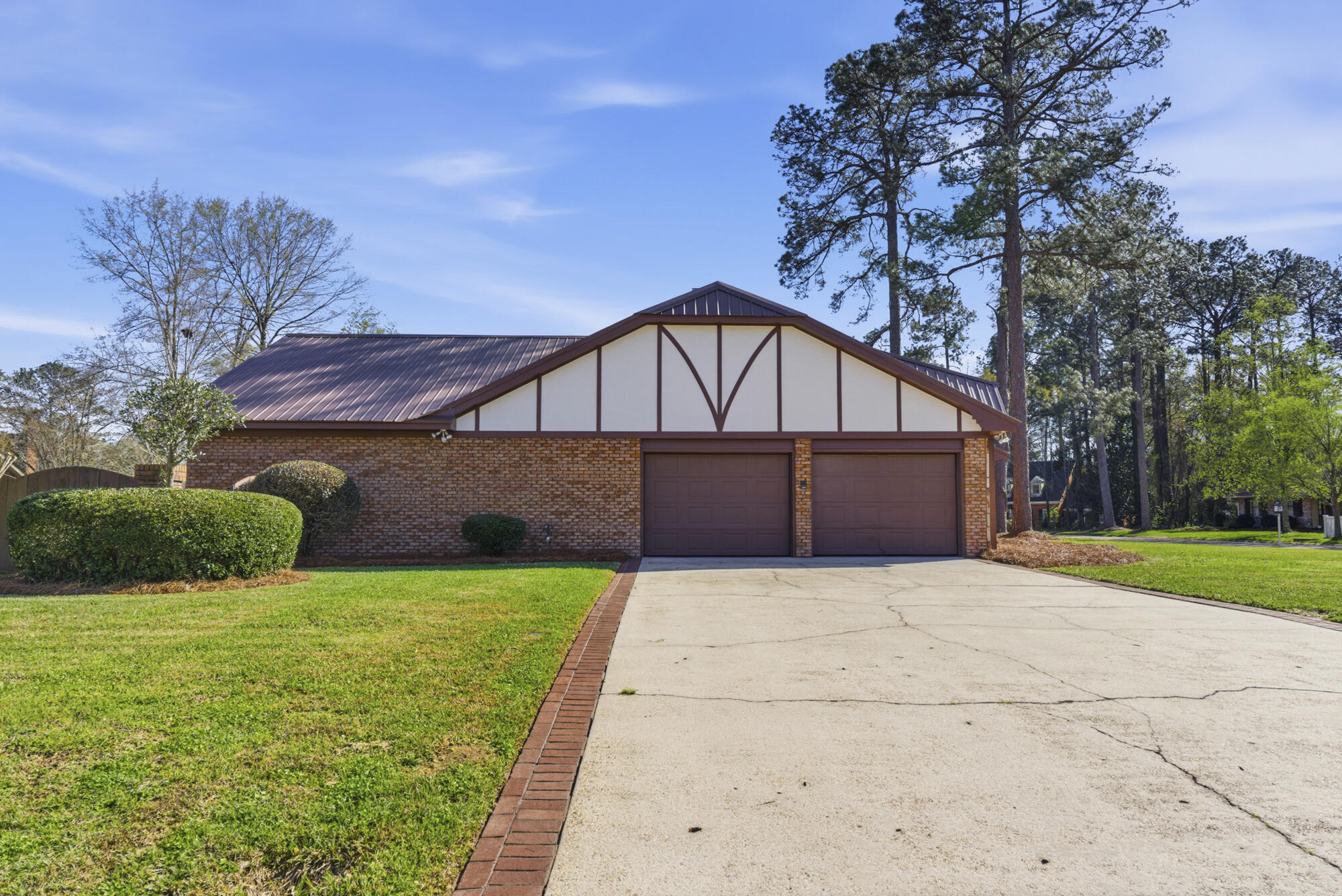 200 Greenwood Pl Hattiesburg, MS 39402
