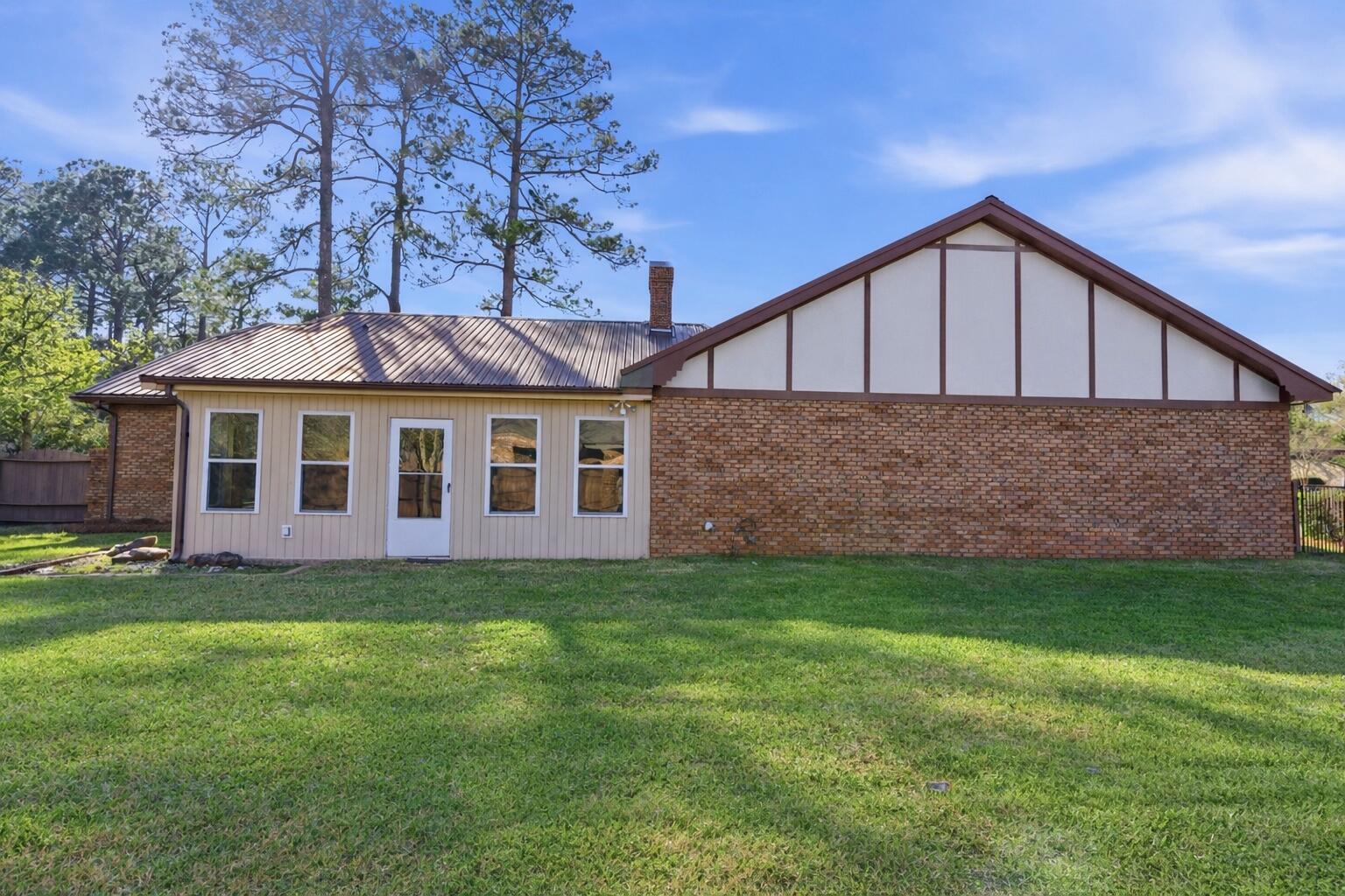 200 Greenwood Pl Hattiesburg, MS 39402
