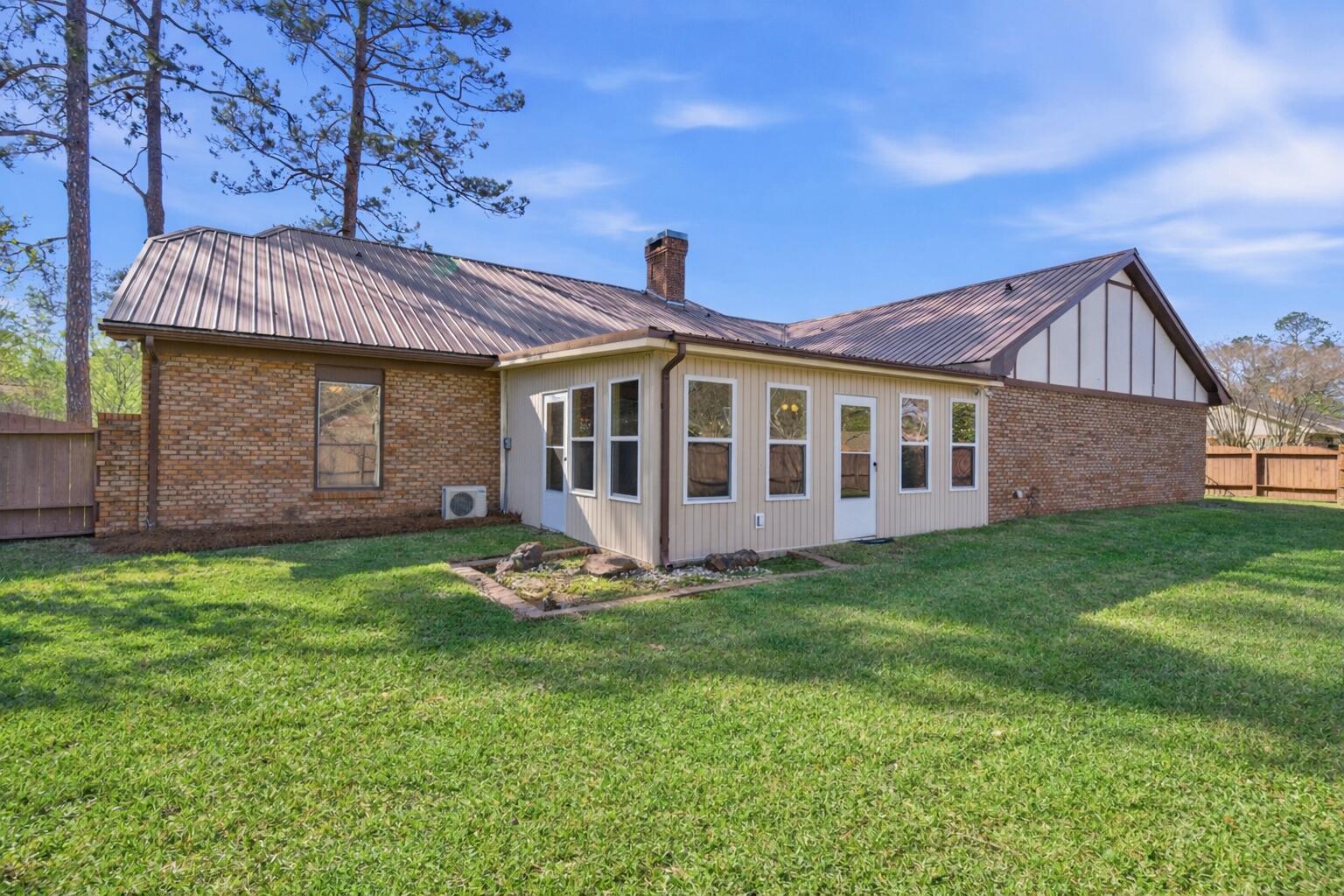 200 Greenwood Pl Hattiesburg, MS 39402