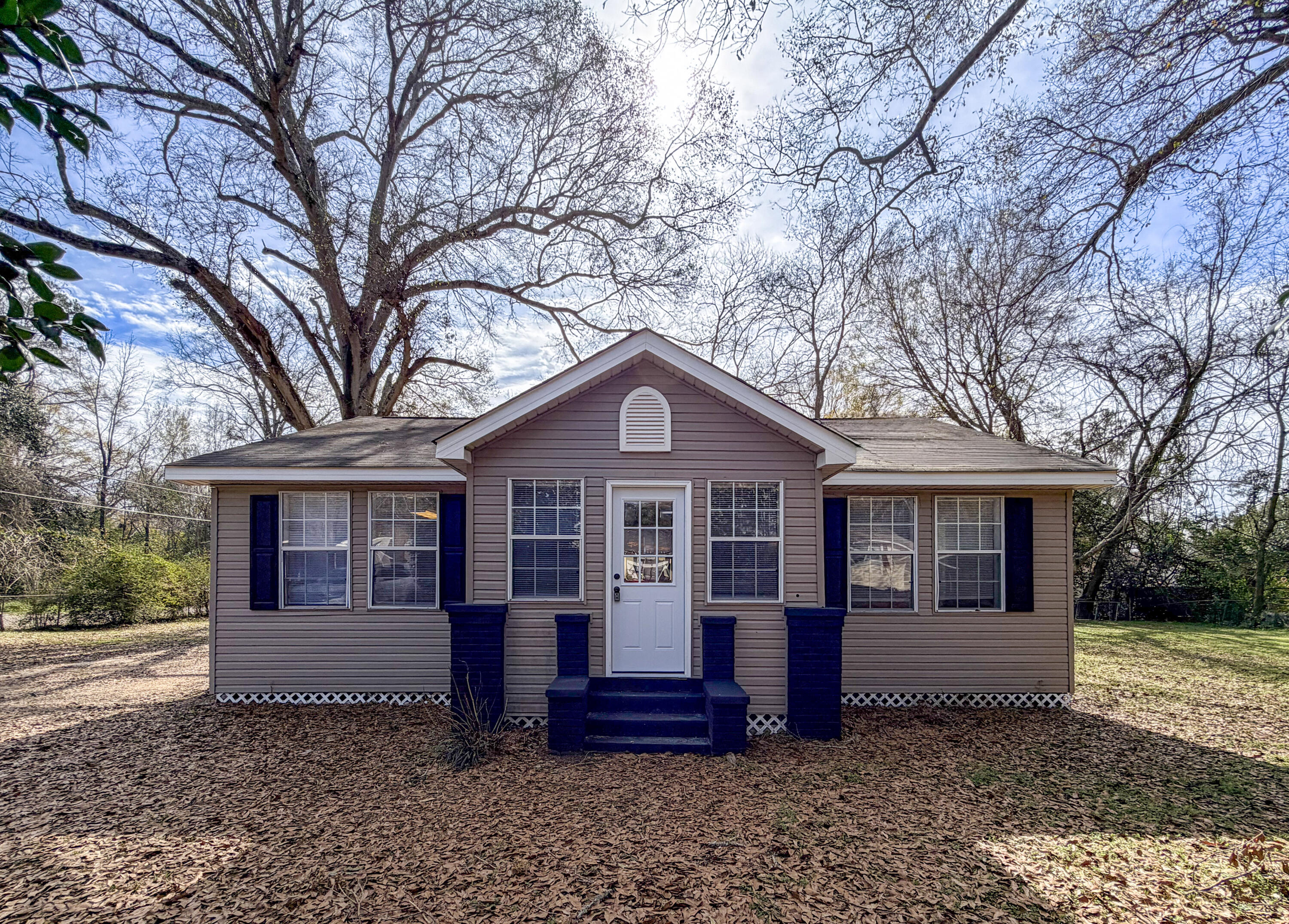 119 E 1st Ave Petal, MS 39465