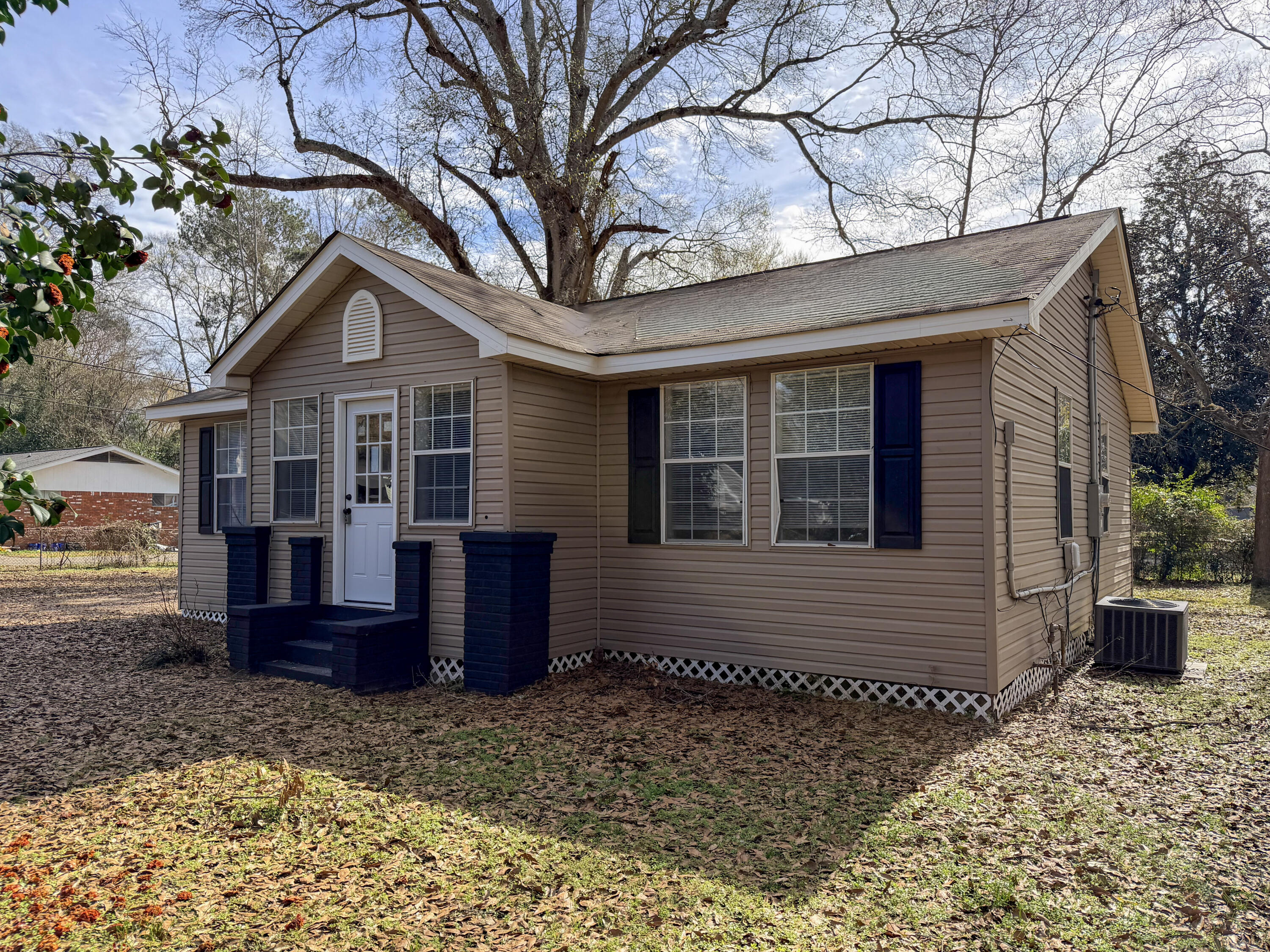 119 E 1st Ave Petal, MS 39465