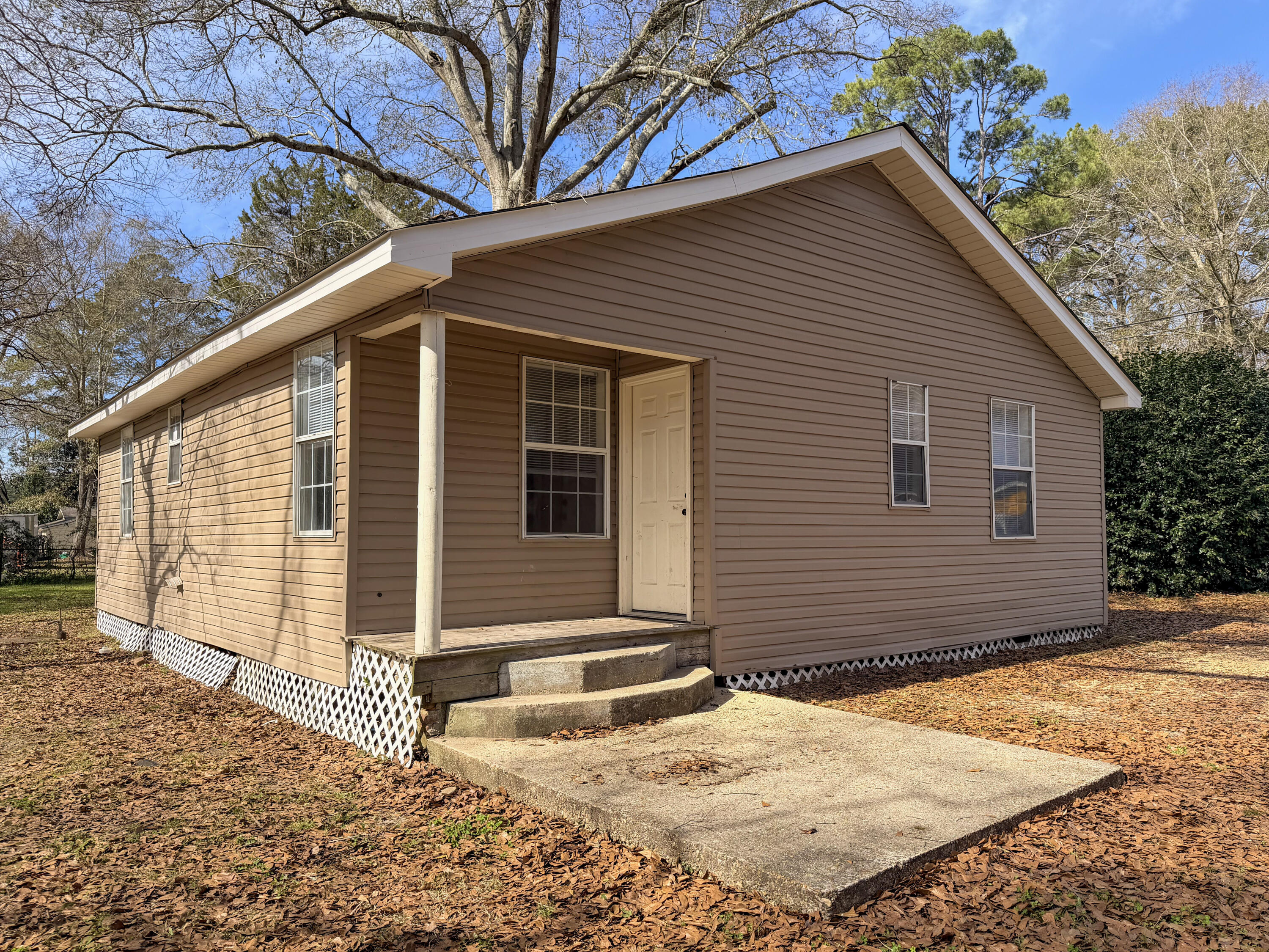 119 E 1st Ave Petal, MS 39465