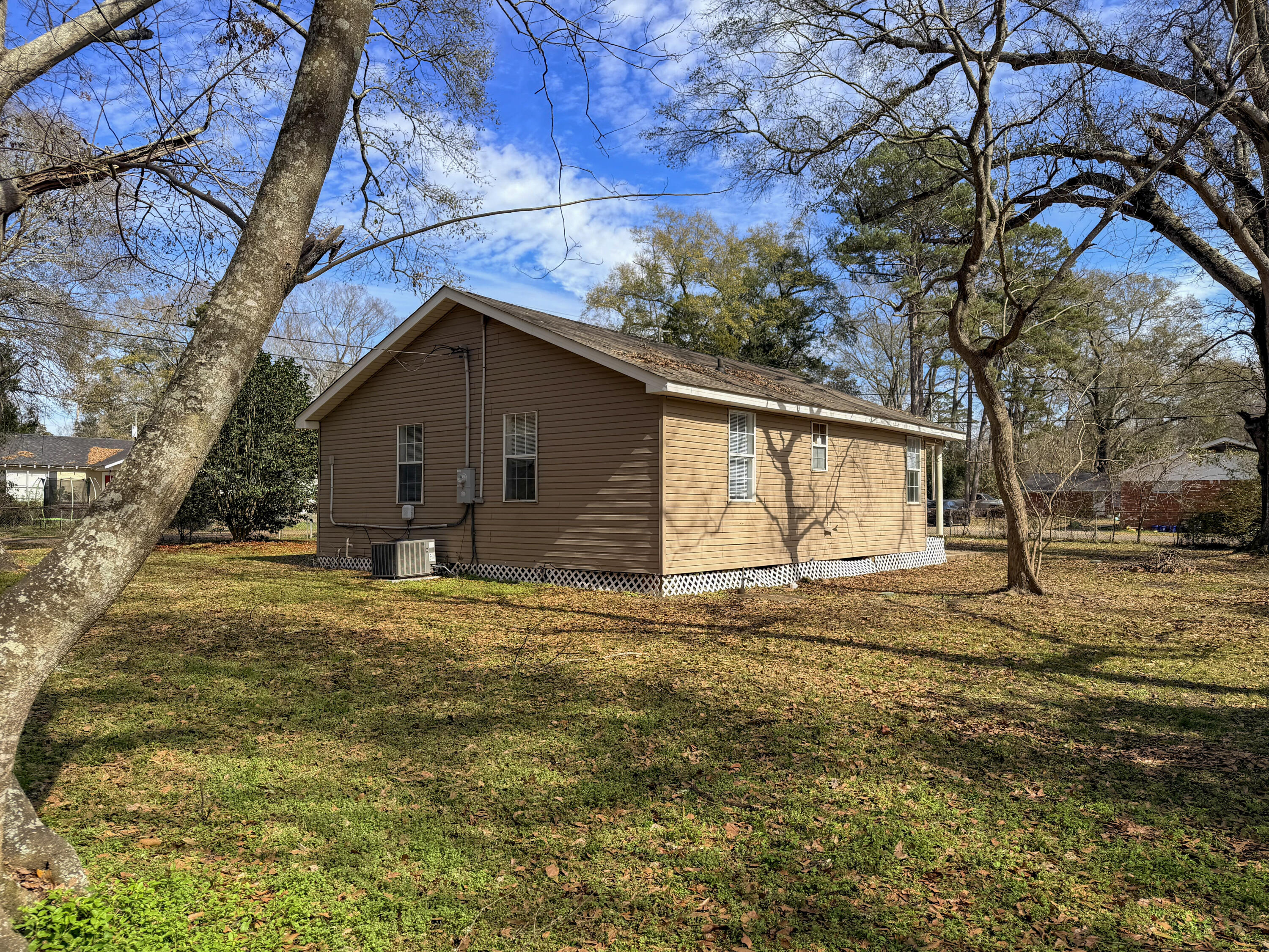 119 E 1st Ave Petal, MS 39465