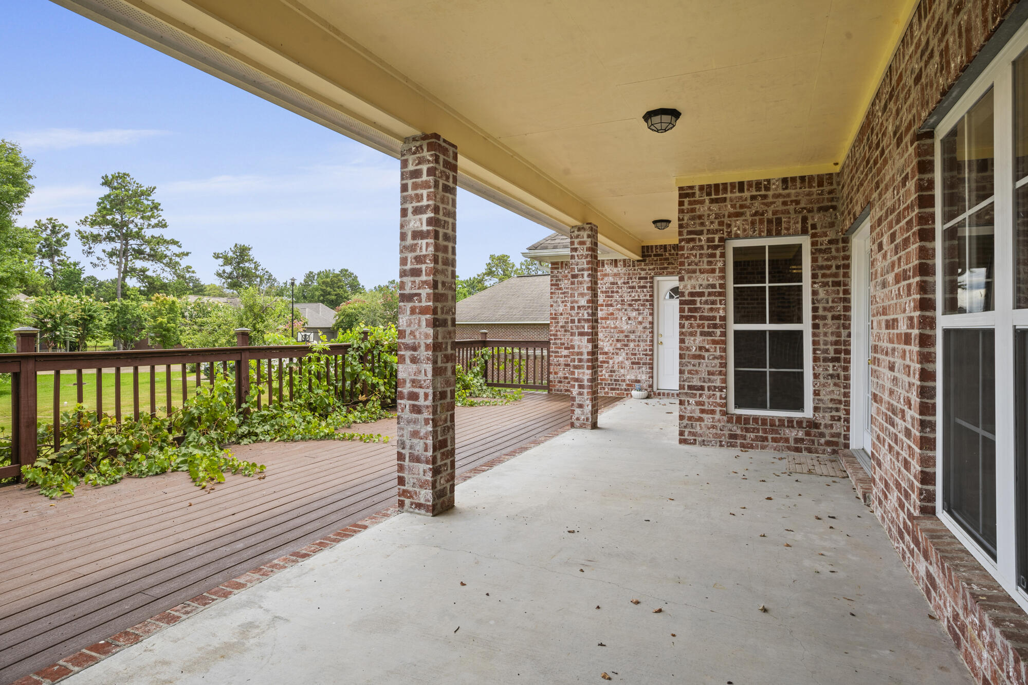 66 W Shr Dr Hattiesburg, MS 39402