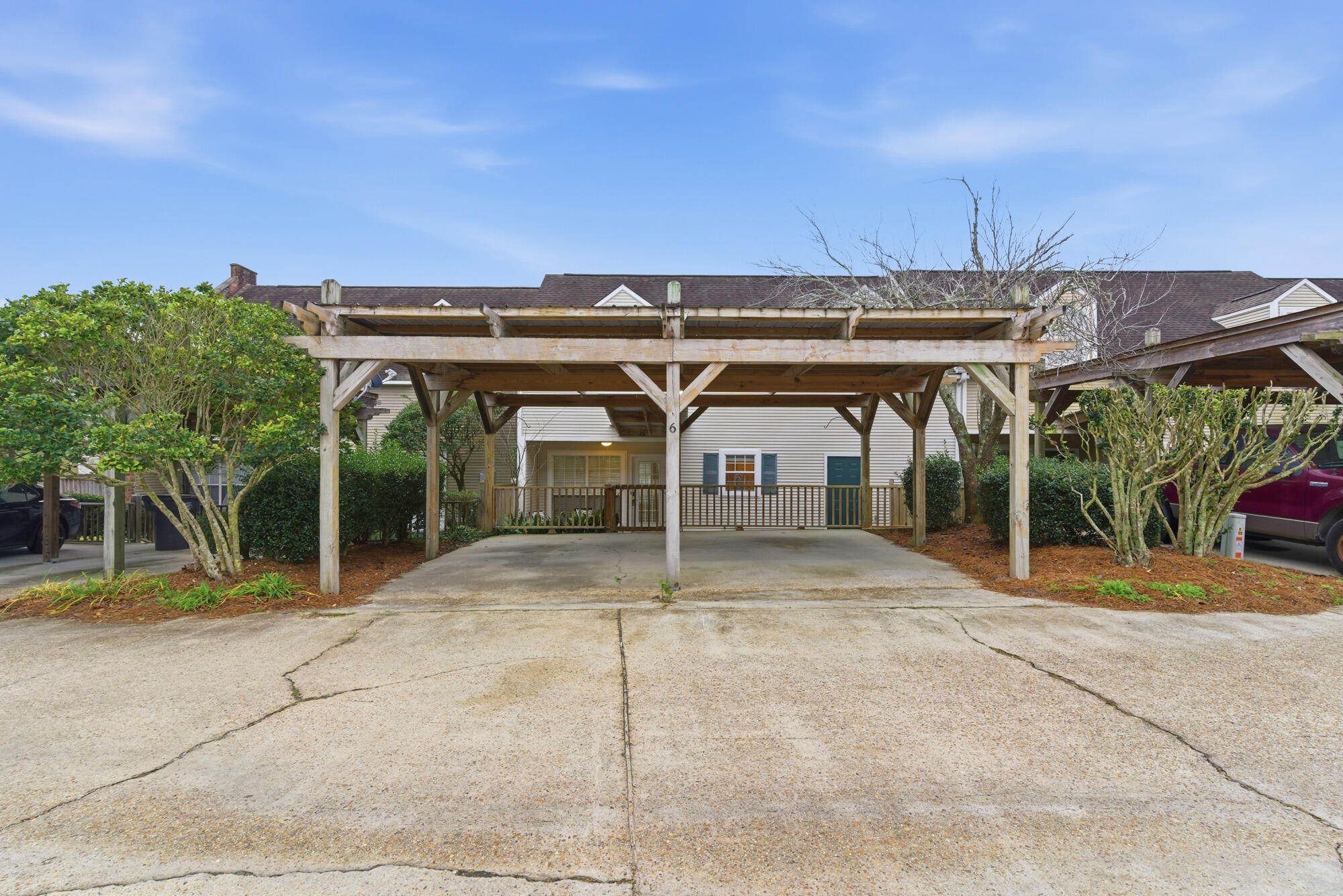 6 Gardenview Ln Hattiesburg, MS 39402